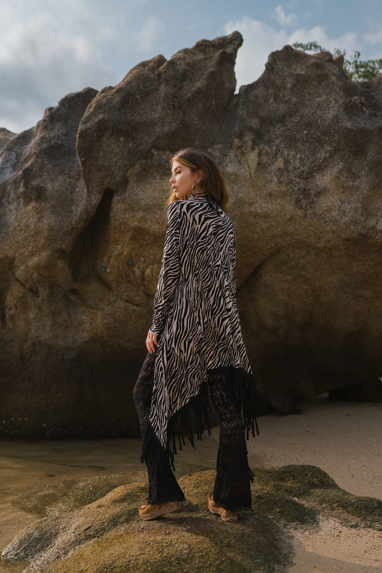 Cardigan in Black and White Print Decorated with Black Fringe