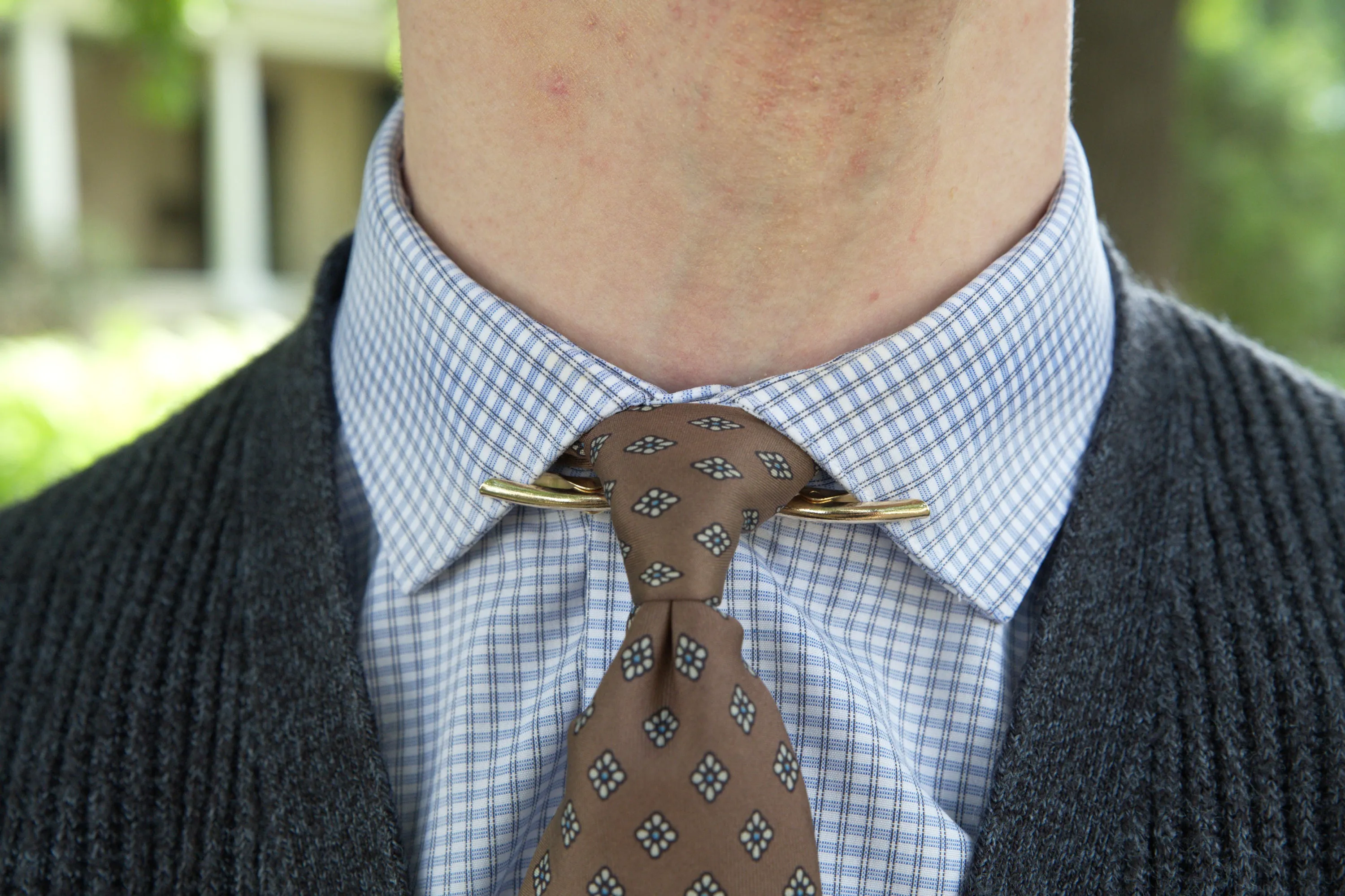 Gold Collar Clip for Narrow Spread Collars