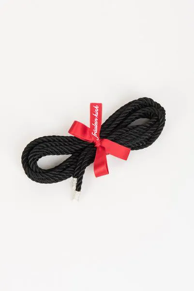 Kiss Bondage Set