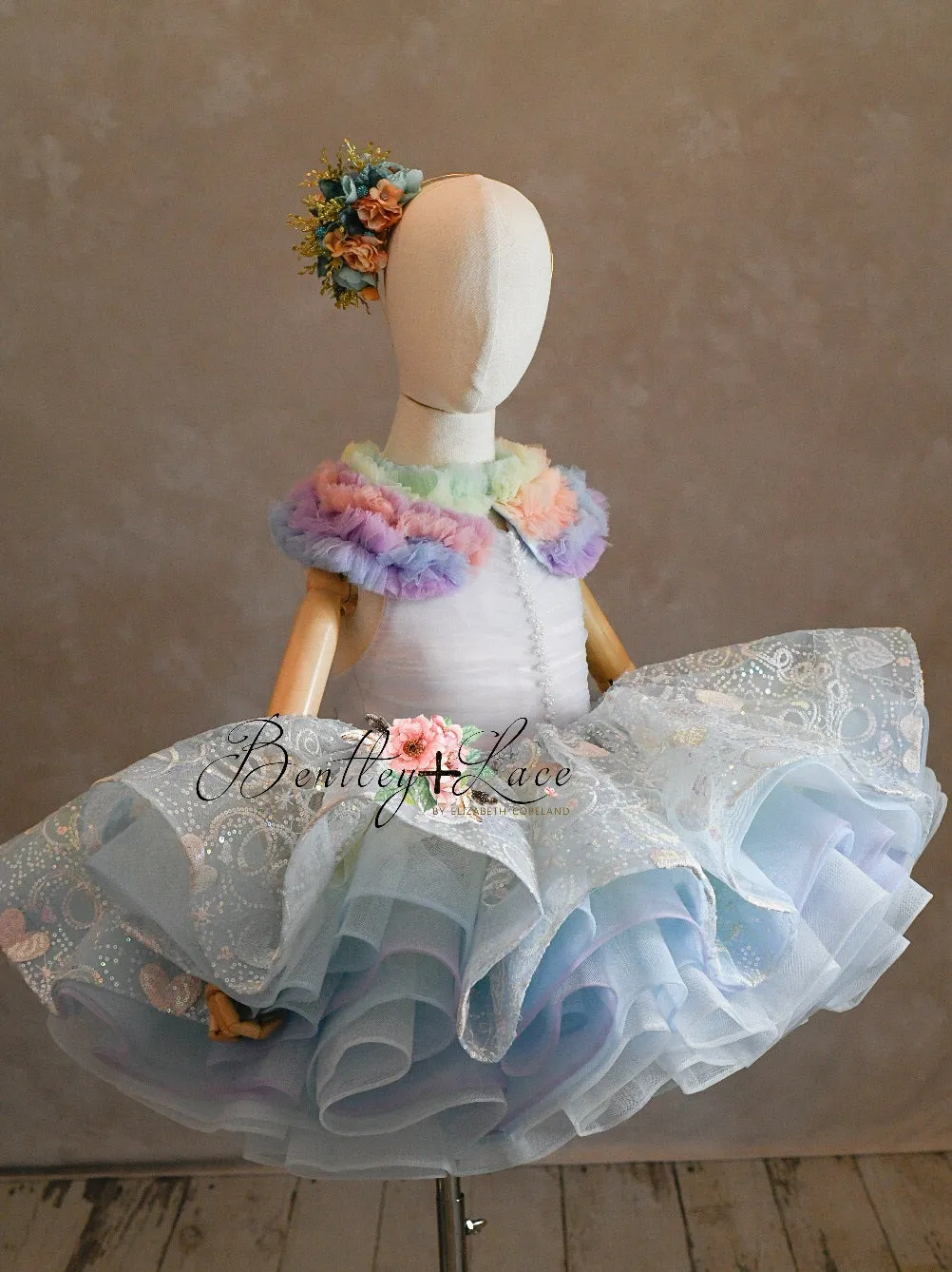 Rainbow ruffle tulle tie collar