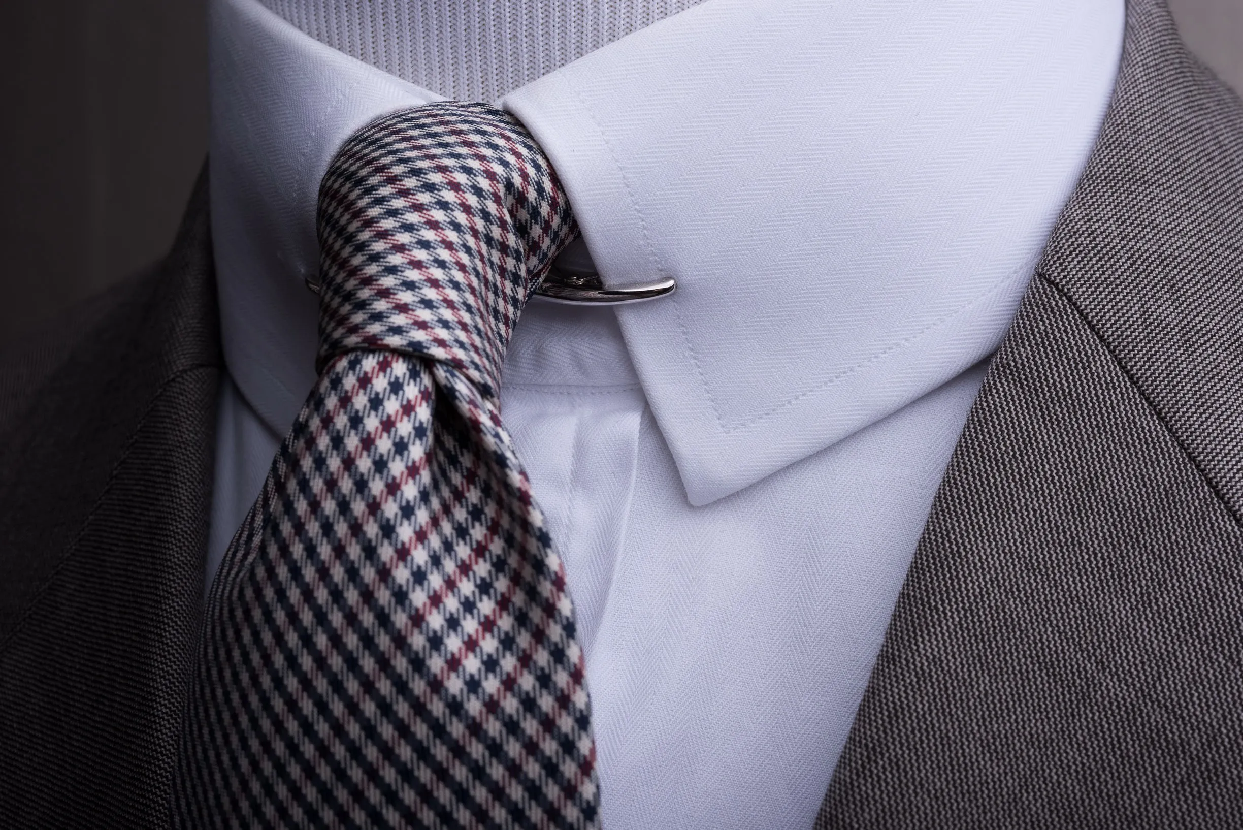 Silver Collar Clip for Narrow Spread Collars