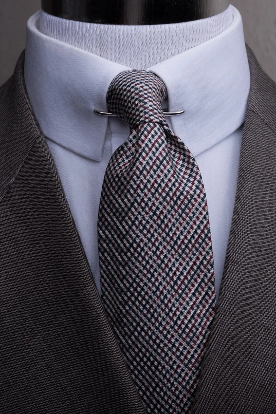 Silver Collar Clip for Narrow Spread Collars