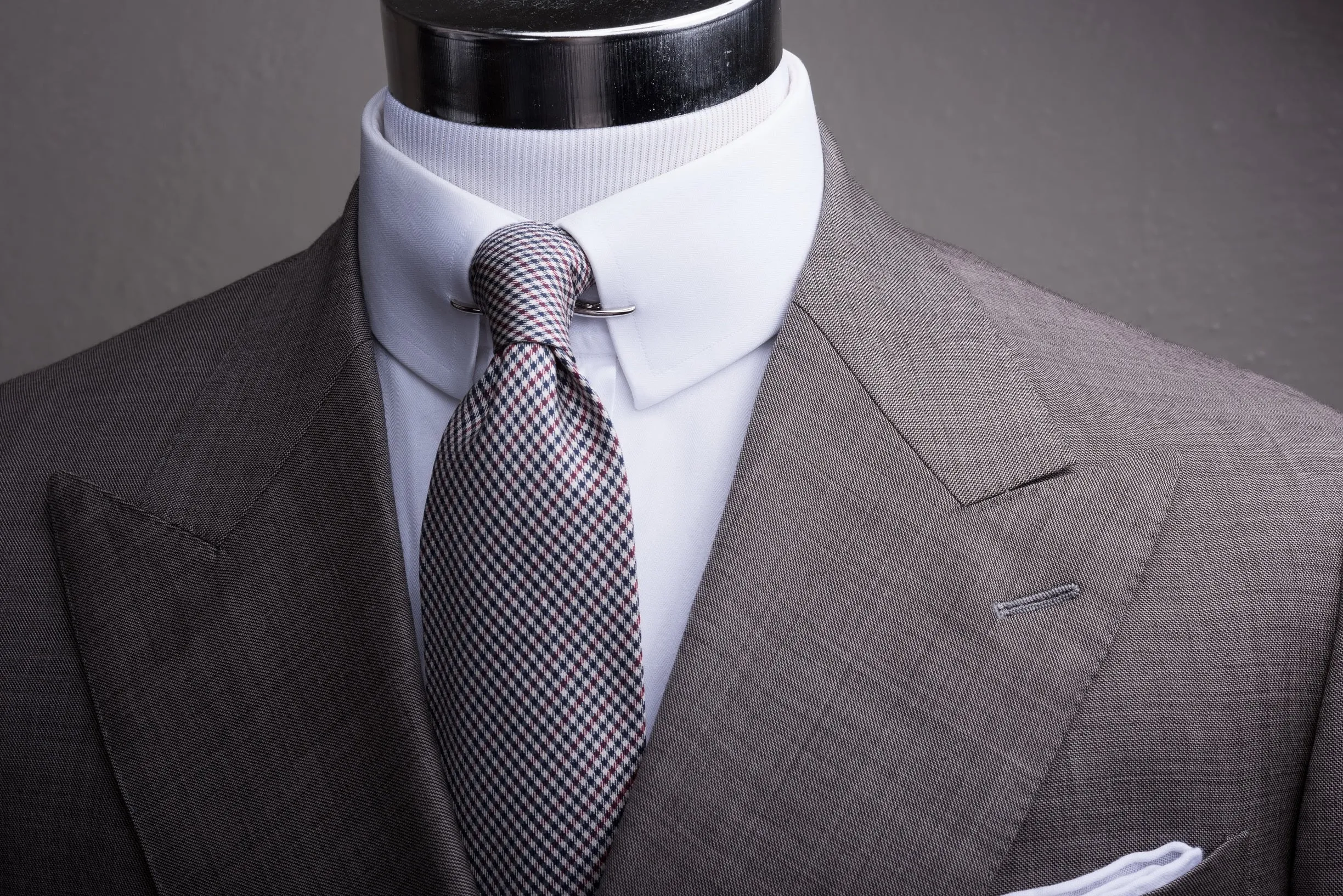Silver Collar Clip for Narrow Spread Collars