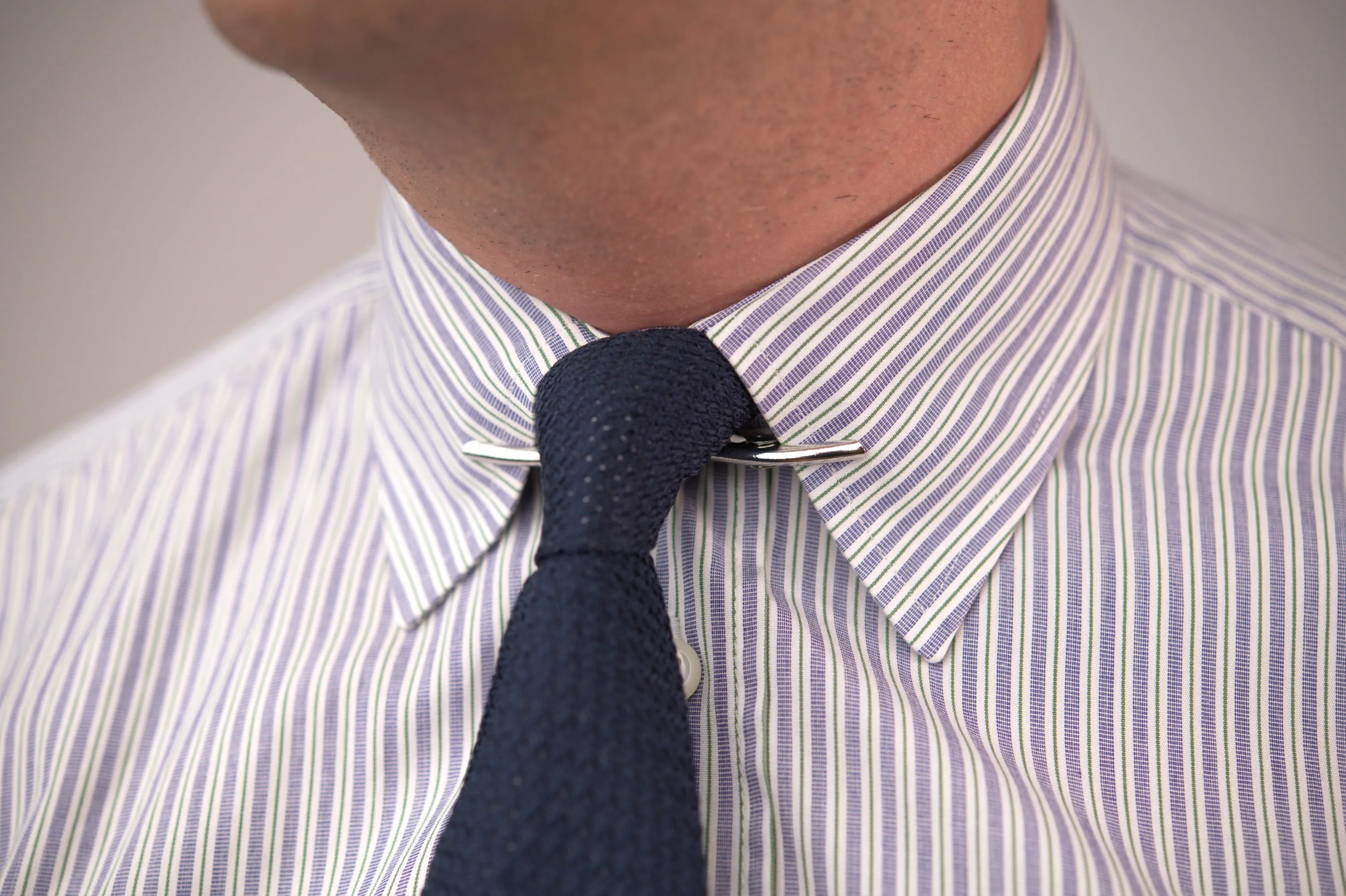 Silver Collar Clip for Narrow Spread Collars